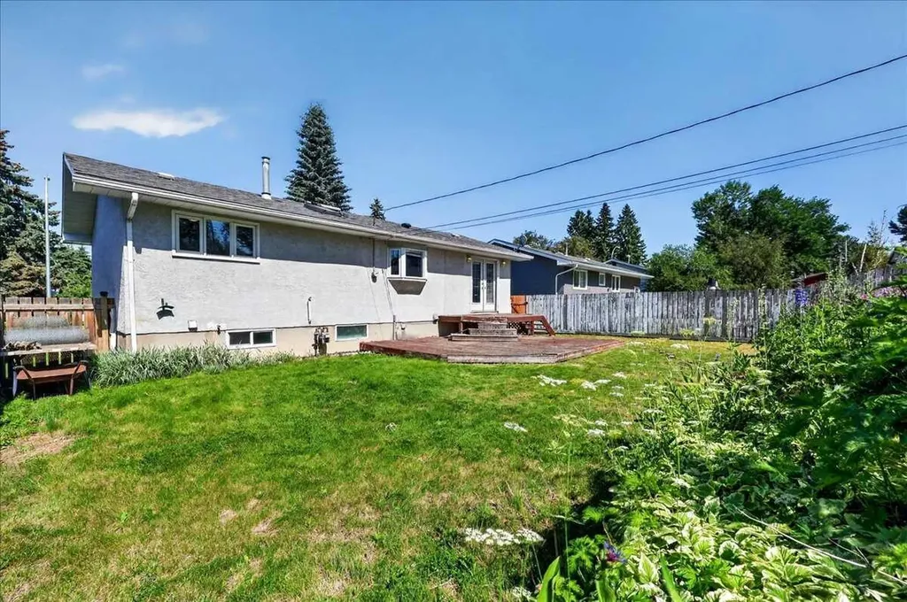 4711 Montana Drive NW Calgary AB T3B 1G2