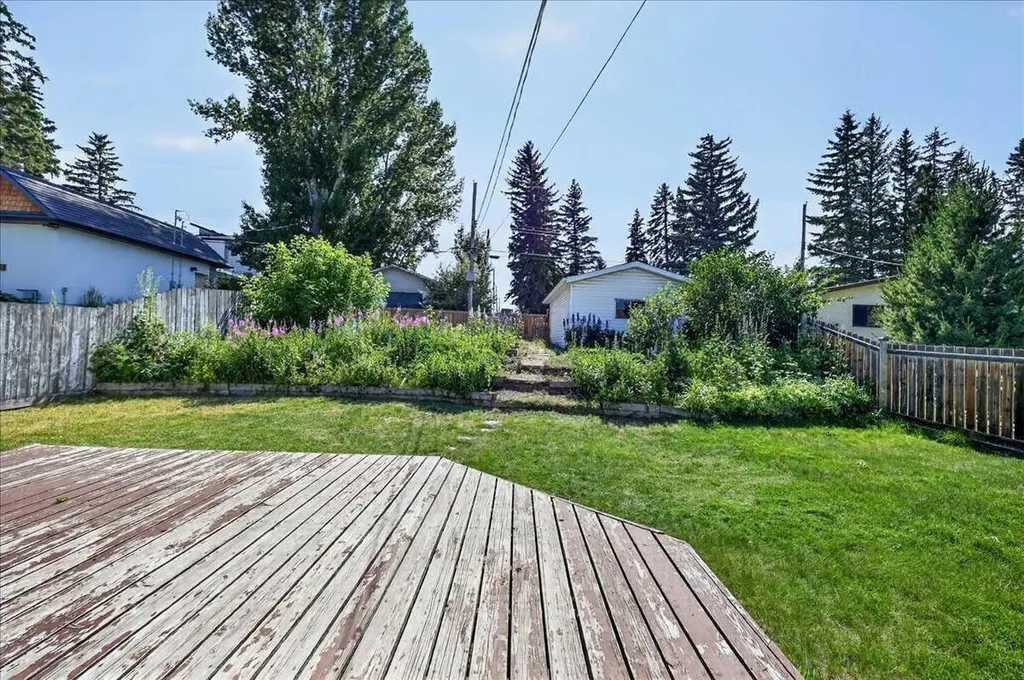 4711 Montana Drive NW Calgary AB T3B 1G2