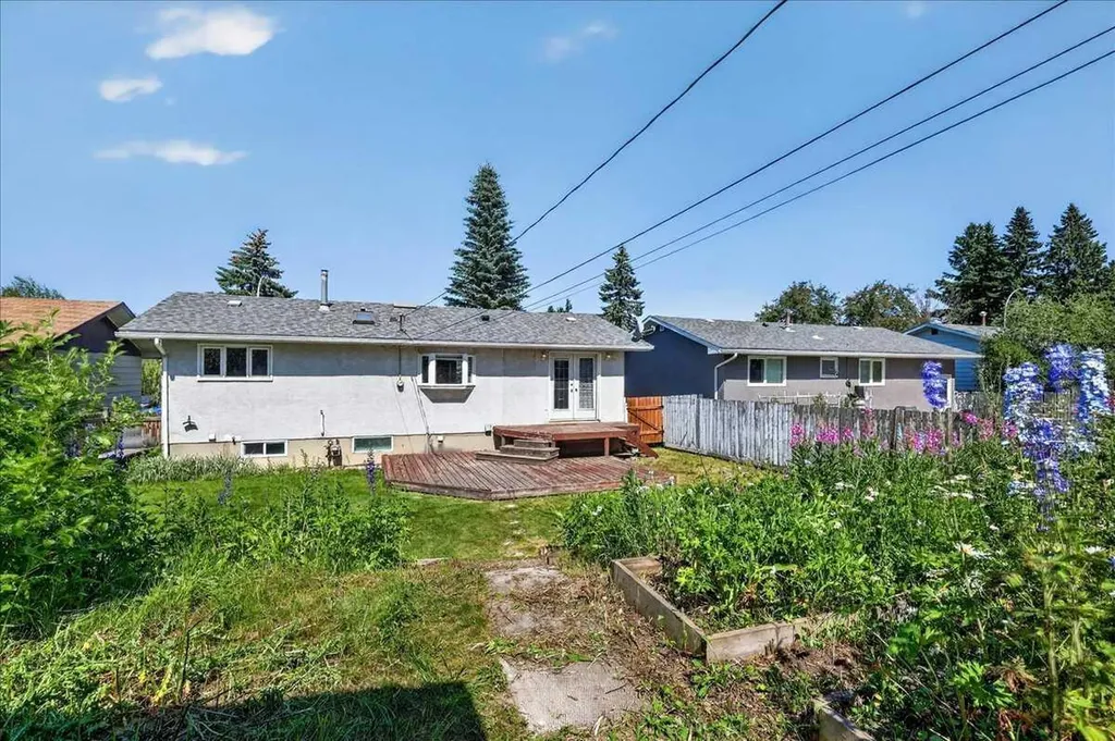4711 Montana Drive NW Calgary AB T3B 1G2