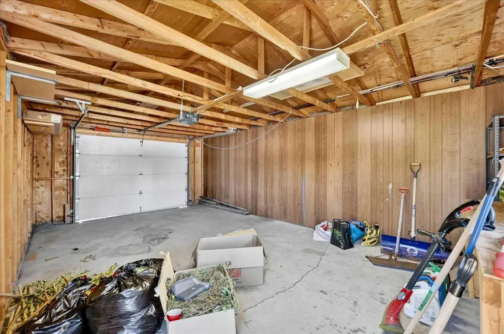 4711 Montana Drive NW Calgary AB T3B 1G2