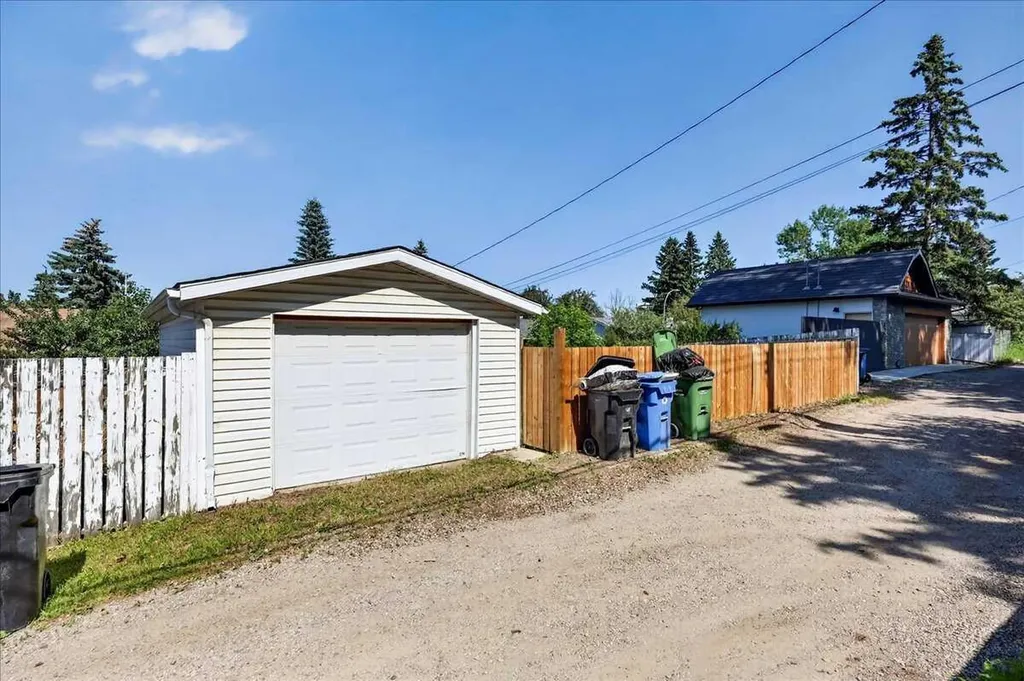 4711 Montana Drive NW Calgary AB T3B 1G2