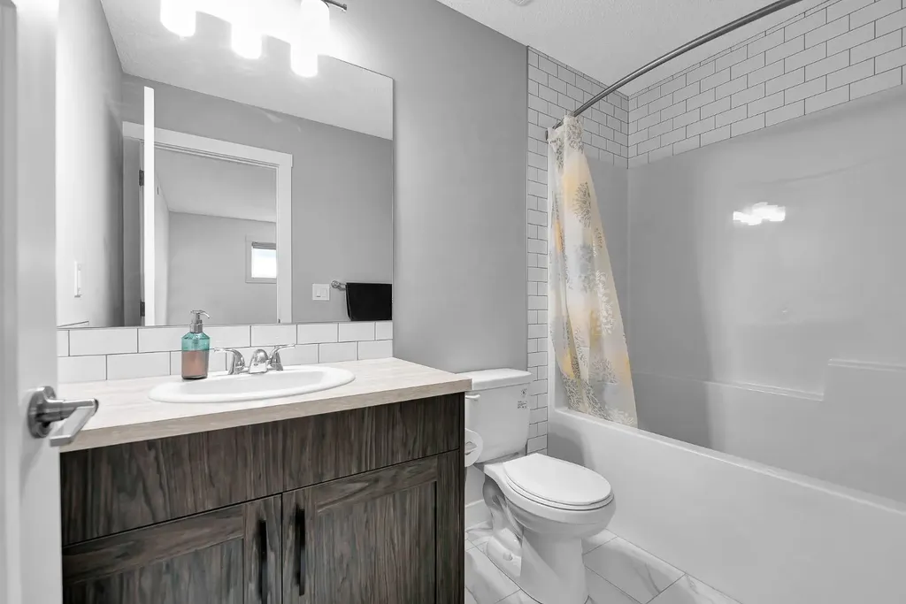 87 Howse Crescent NE Calgary AB T3P 1L4