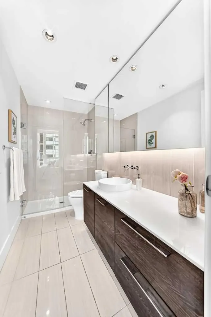 901 10 Avenue SW Calgary AB T2R 0B5