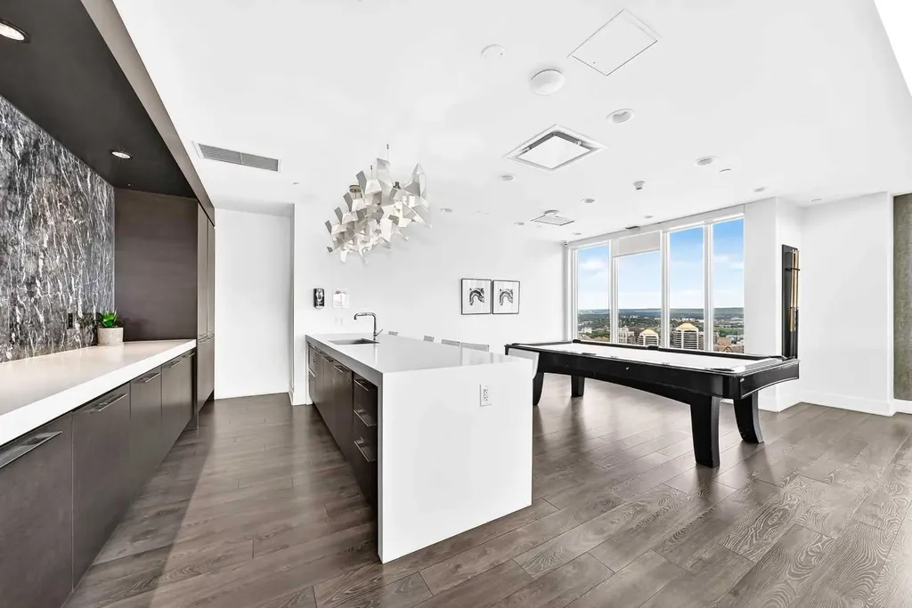 901 10 Avenue SW Calgary AB T2R 0B5