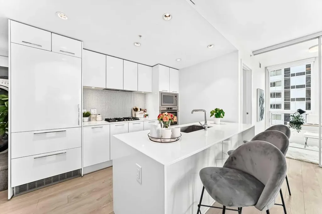 901 10 Avenue SW Calgary AB T2R 0B5