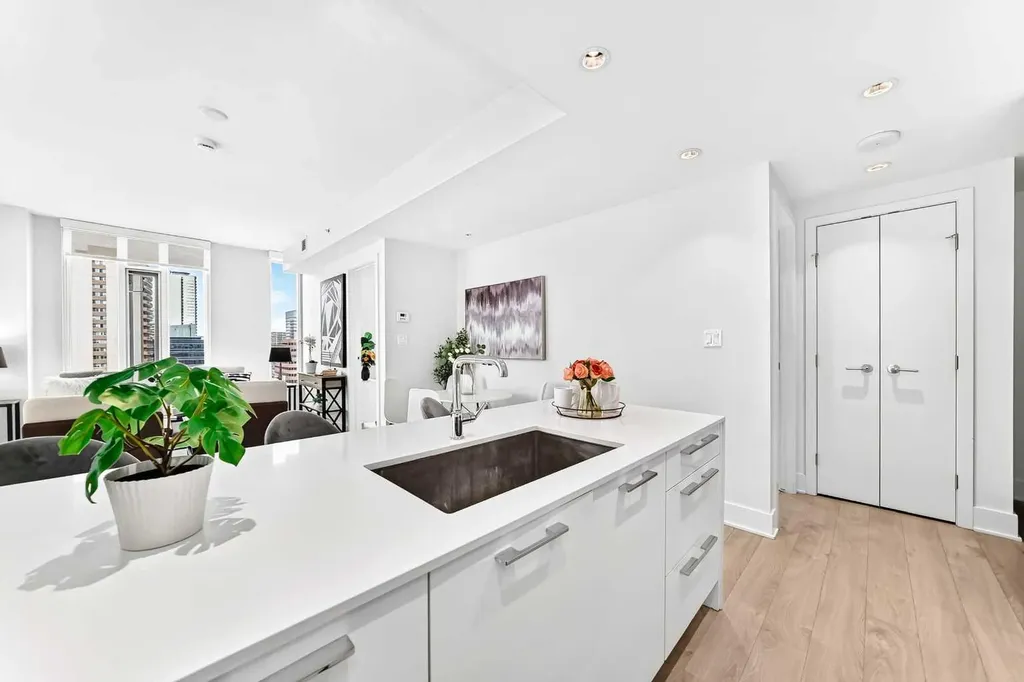 901 10 Avenue SW Calgary AB T2R 0B5