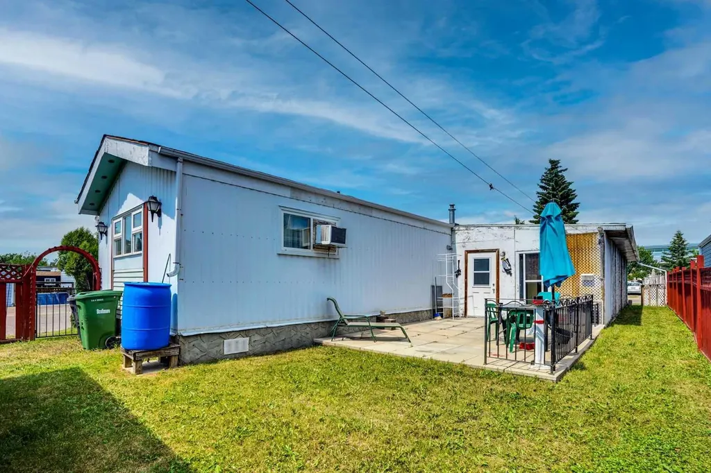 903 Briar Crescent Strathmore AB T1P 1B2