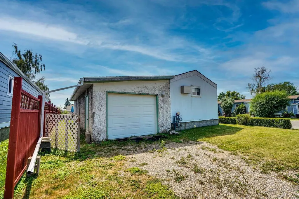 903 Briar Crescent Strathmore AB T1P 1B2