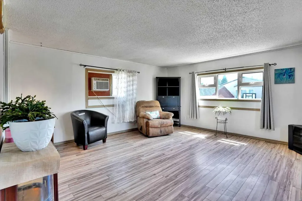 903 Briar Crescent Strathmore AB T1P 1B2