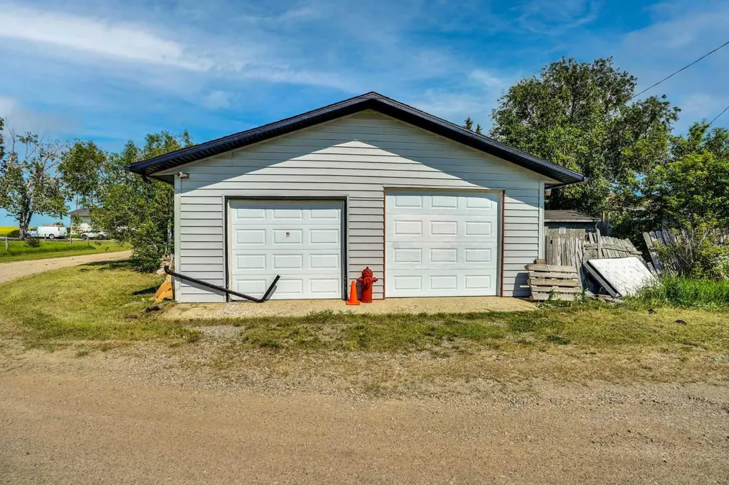 437 Mckinnon Drive Carseland AB T0J0M0