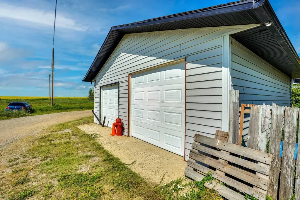 437 Mckinnon Drive Carseland AB T0J0M0