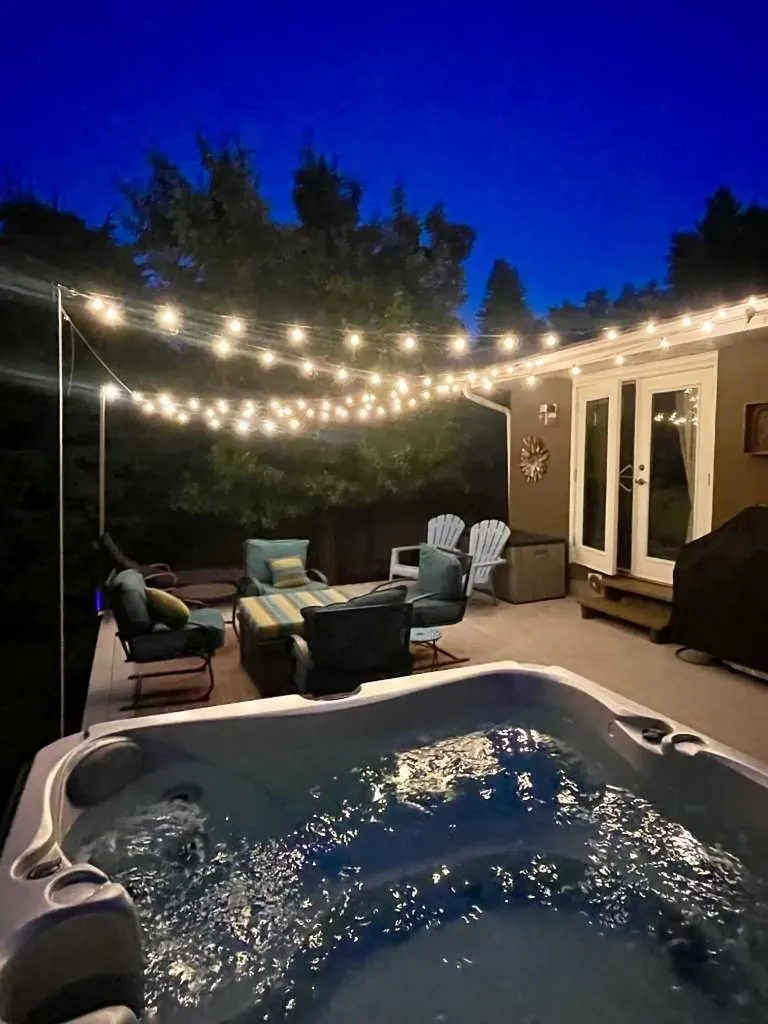520 Oakwood Place SW Calgary AB T2V 0K3