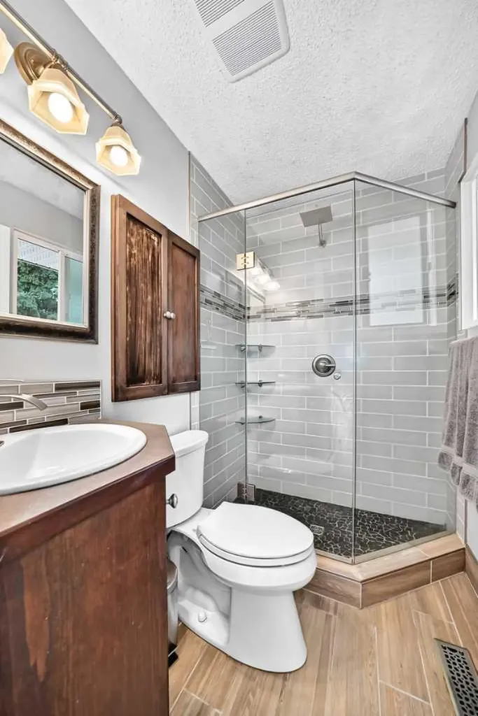 520 Oakwood Place SW Calgary AB T2V 0K3