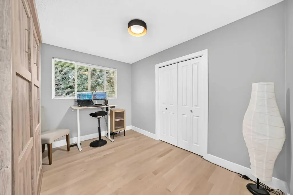 520 Oakwood Place SW Calgary AB T2V 0K3