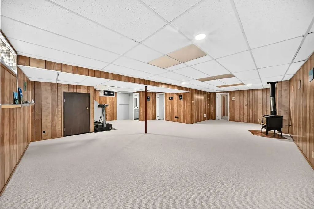 520 Oakwood Place SW Calgary AB T2V 0K3