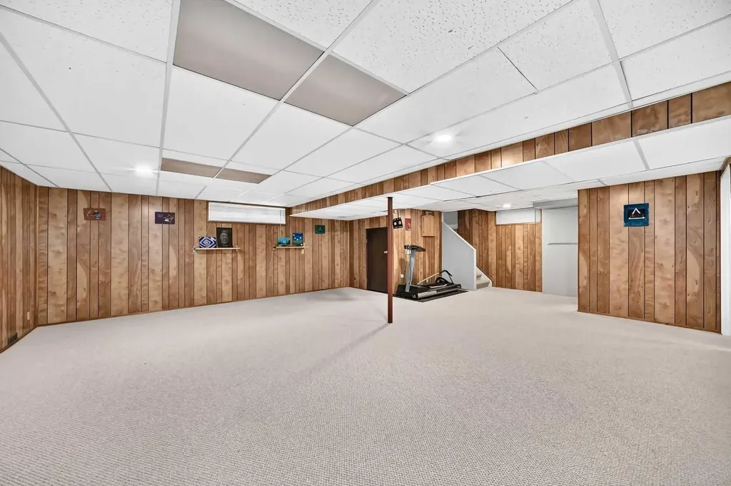 520 Oakwood Place SW Calgary AB T2V 0K3