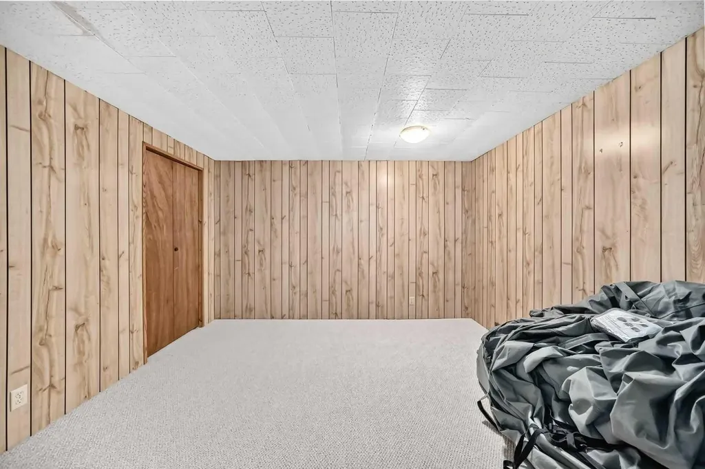 520 Oakwood Place SW Calgary AB T2V 0K3