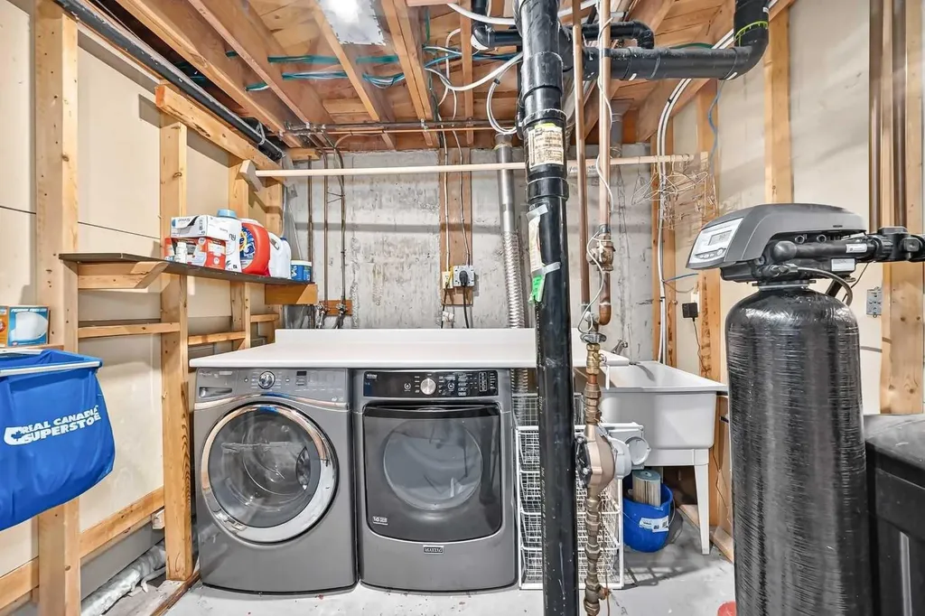 520 Oakwood Place SW Calgary AB T2V 0K3