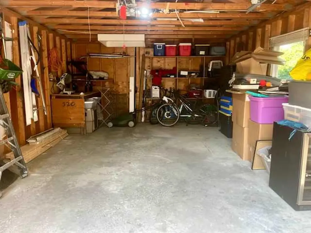 520 Oakwood Place SW Calgary AB T2V 0K3