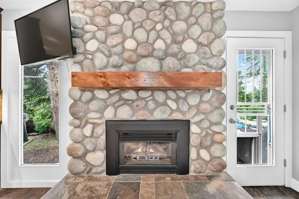 520 Oakwood Place SW Calgary AB T2V 0K3