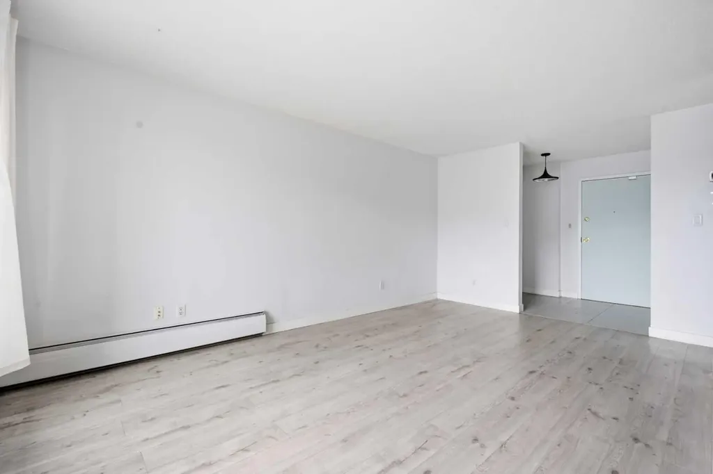 523 15 Avenue SW Calgary AB T2R 0R3