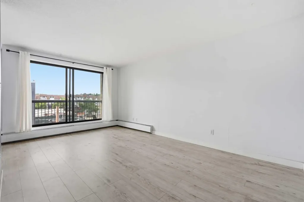 523 15 Avenue SW Calgary AB T2R 0R3