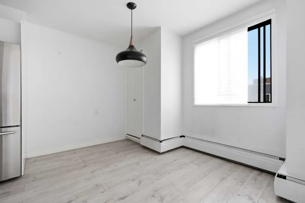 523 15 Avenue SW Calgary AB T2R 0R3