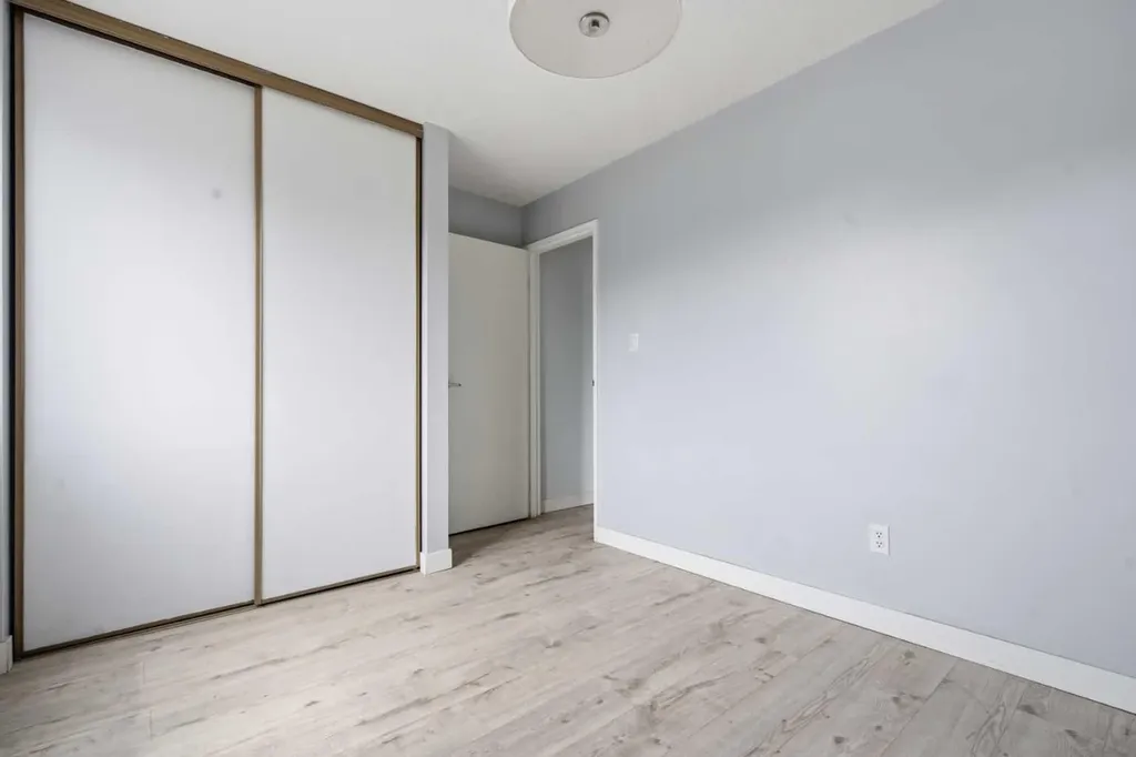 523 15 Avenue SW Calgary AB T2R 0R3