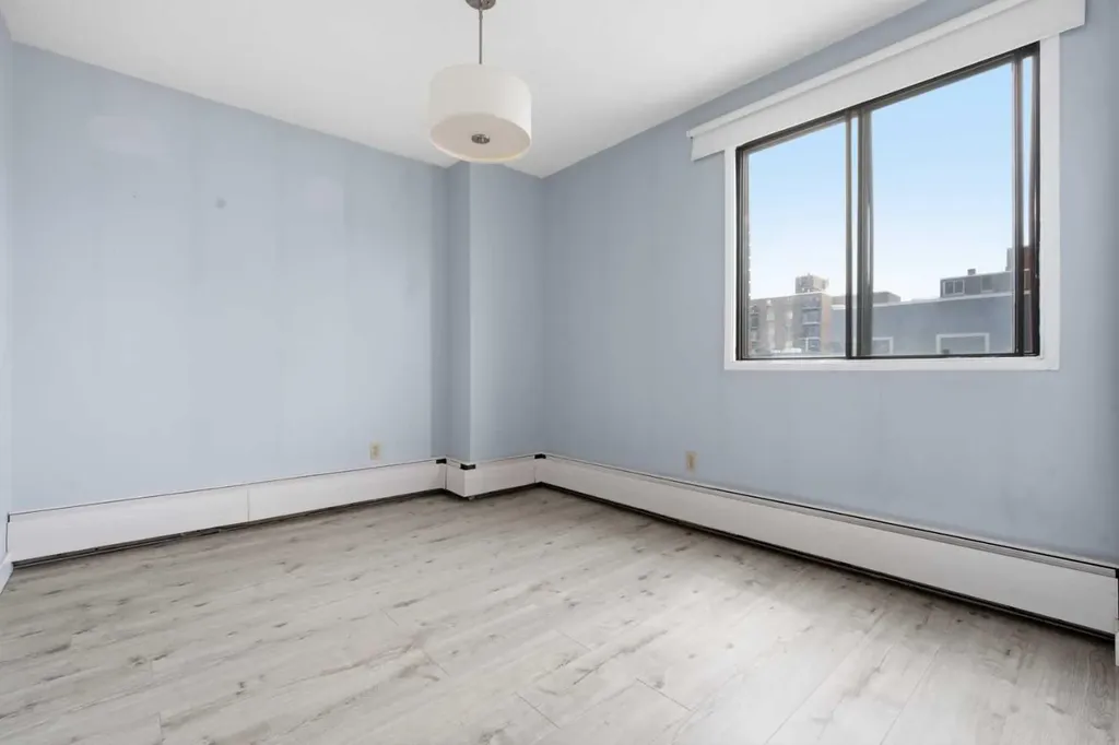 523 15 Avenue SW Calgary AB T2R 0R3