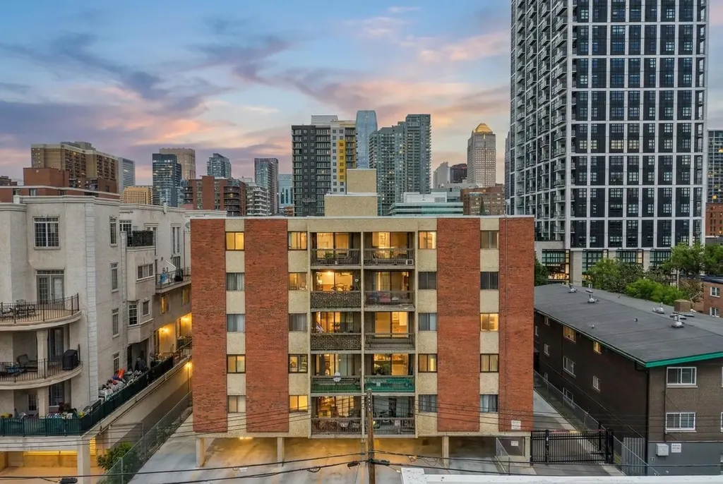 523 15 Avenue SW Calgary AB T2R 0R3