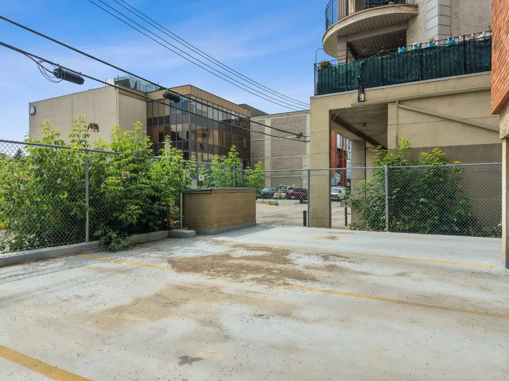 523 15 Avenue SW Calgary AB T2R 0R3