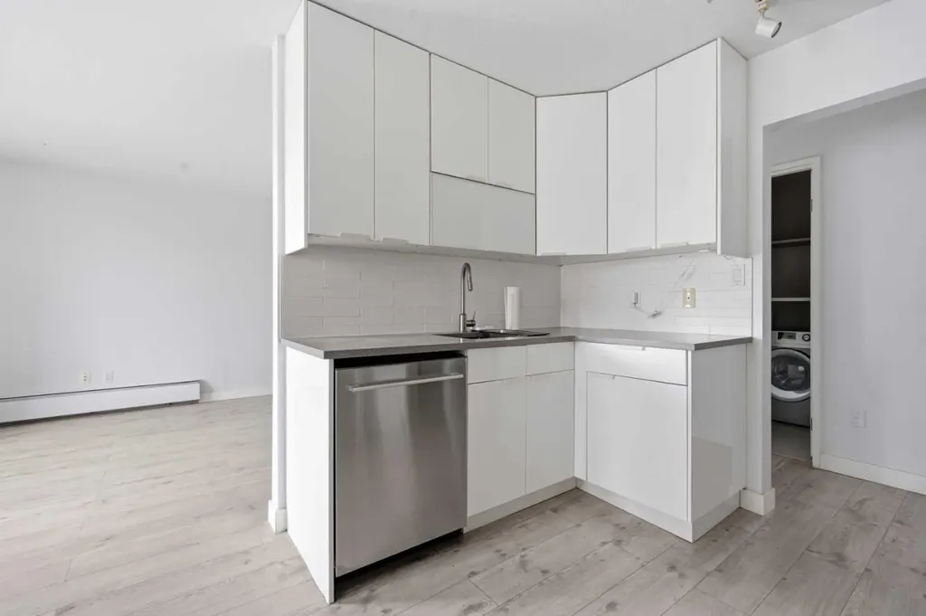 523 15 Avenue SW Calgary AB T2R 0R3