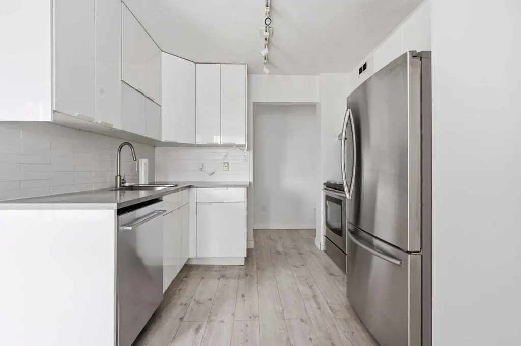 523 15 Avenue SW Calgary AB T2R 0R3