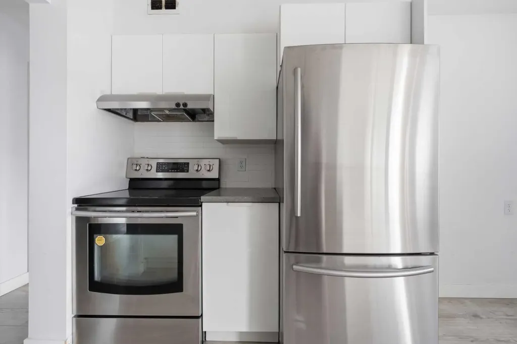 523 15 Avenue SW Calgary AB T2R 0R3
