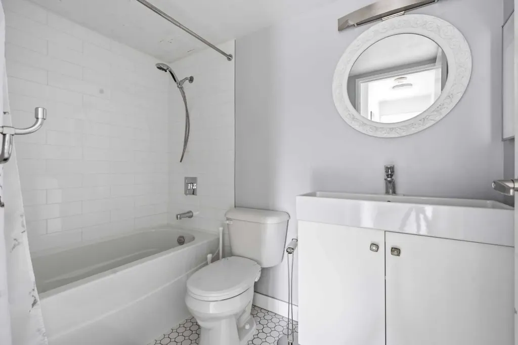 523 15 Avenue SW Calgary AB T2R 0R3