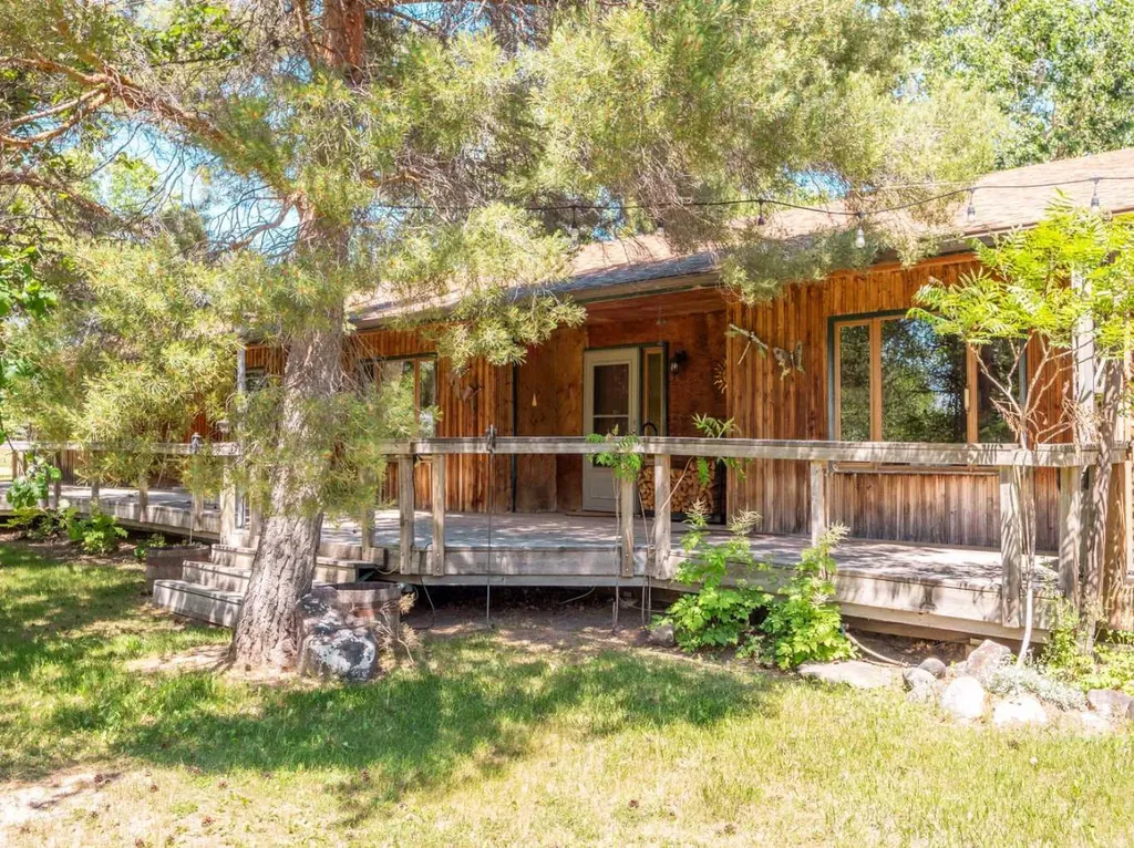 204079 Township Road 63a Raymond AB T0K 2L0