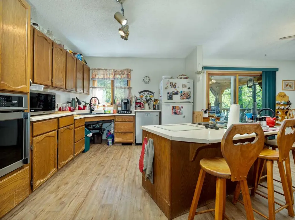 204079 Township Road 63a Raymond AB T0K 2L0