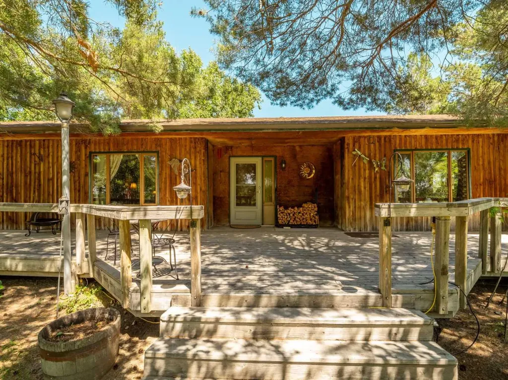204079 Township Road 63a Raymond AB T0K 2L0
