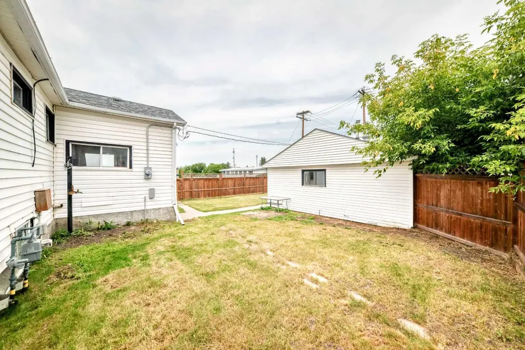 5040 46th Street Innisfail AB T4G 1L6