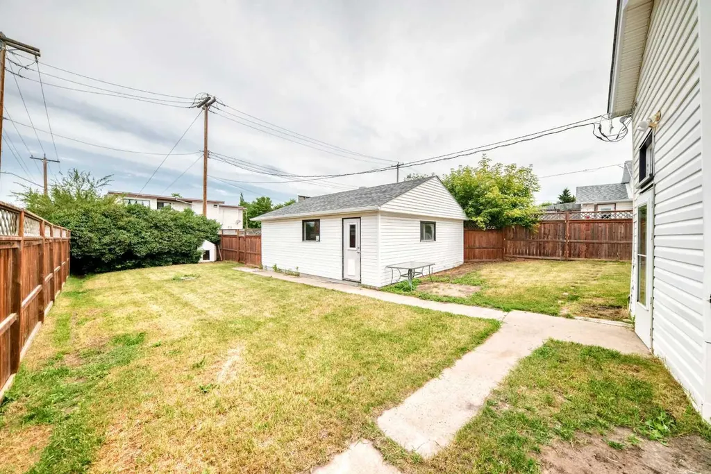 5040 46th Street Innisfail AB T4G 1L6