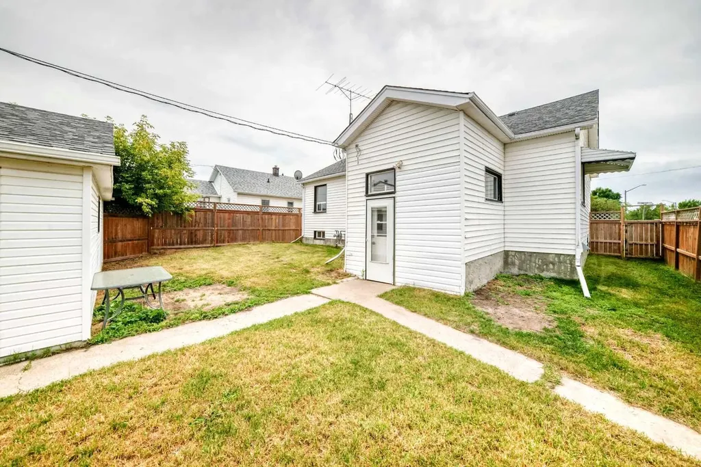 5040 46th Street Innisfail AB T4G 1L6