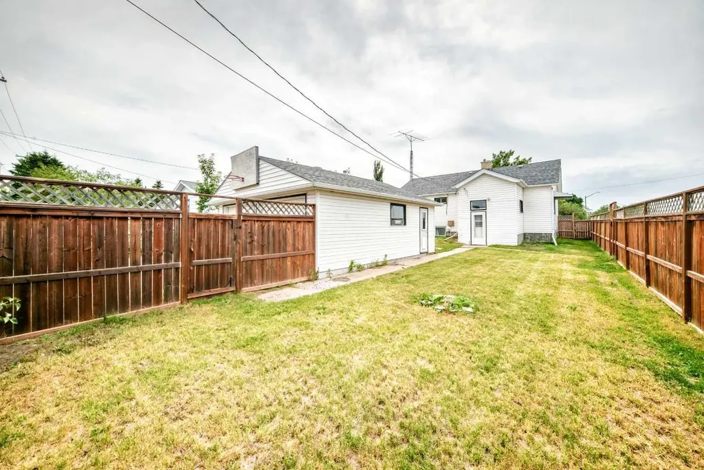 5040 46th Street Innisfail AB T4G 1L6