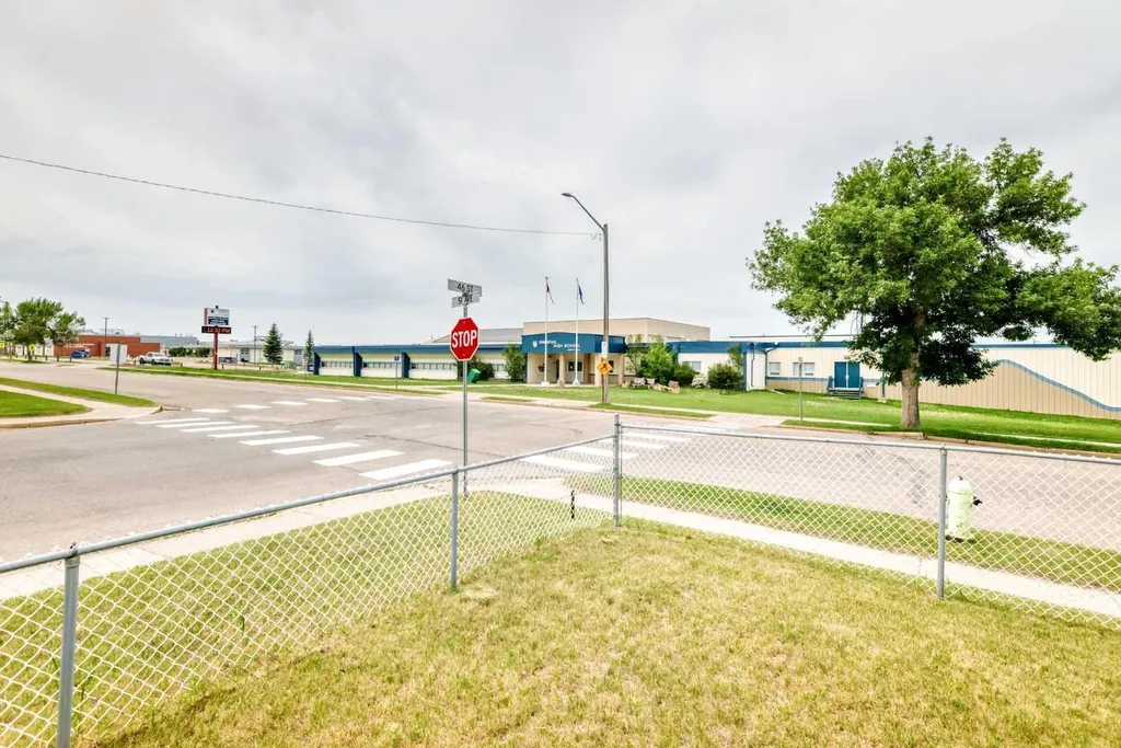 5040 46th Street Innisfail AB T4G 1L6