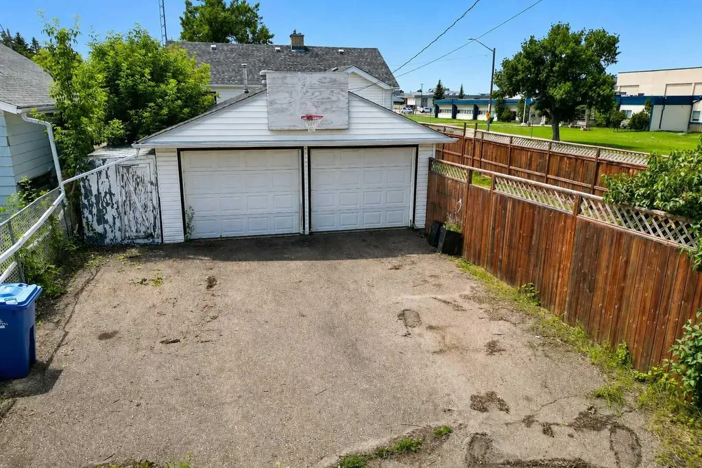 5040 46th Street Innisfail AB T4G 1L6