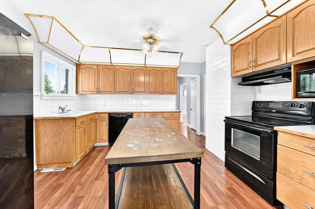 5040 46th Street Innisfail AB T4G 1L6