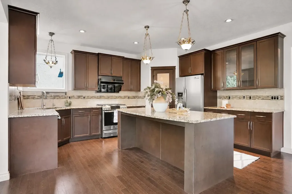 22 Aspen Acres Road SW Calgary AB T3H 0W6