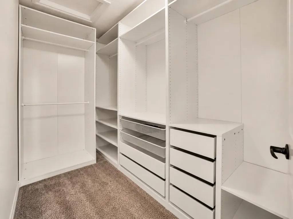 22 Aspen Acres Road SW Calgary AB T3H 0W6