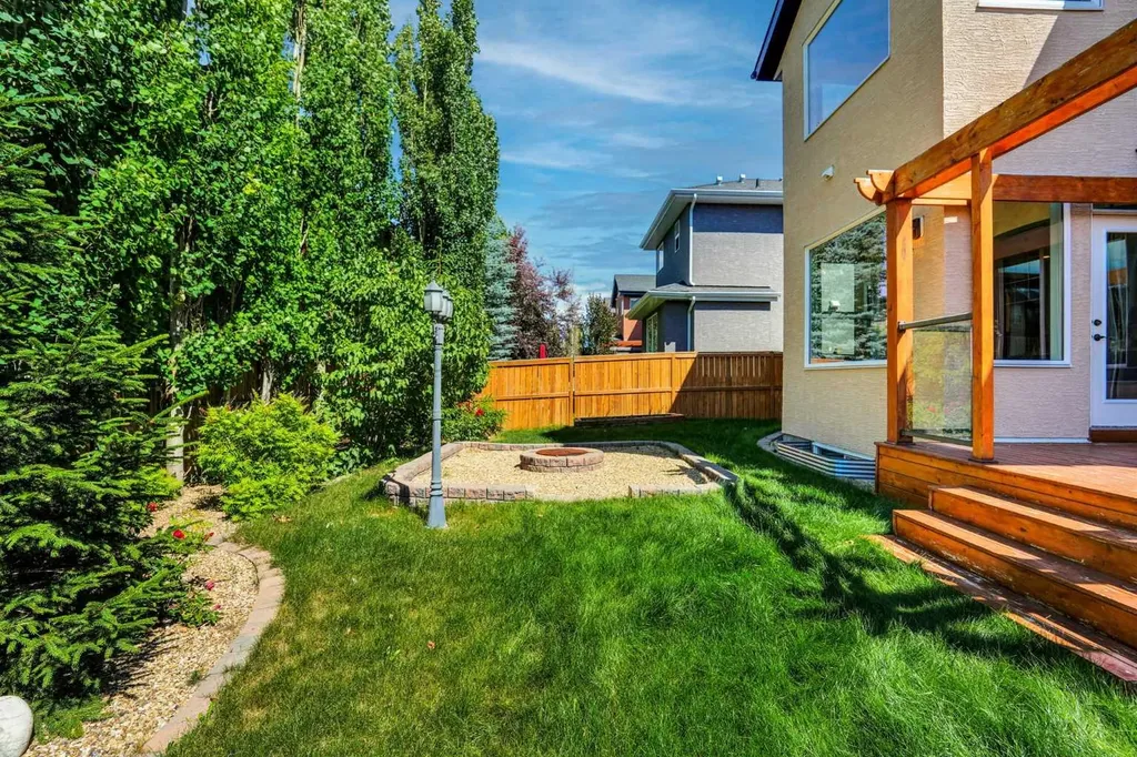 22 Aspen Acres Road SW Calgary AB T3H 0W6