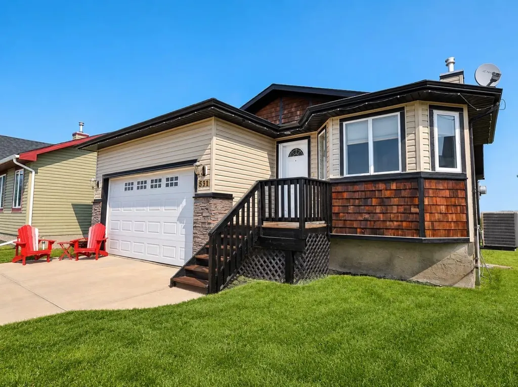 531 Country Meadows Way Diamond Valley AB T0L2A0