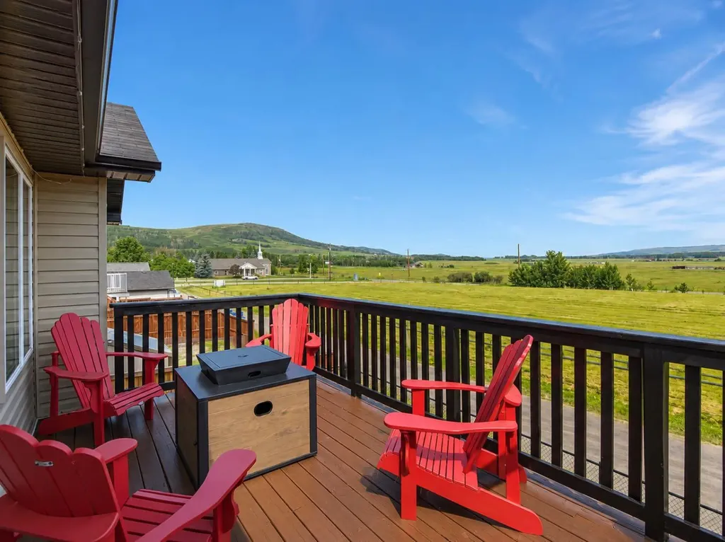 531 Country Meadows Way Diamond Valley AB T0L2A0